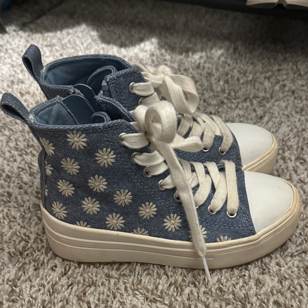 Girls shoes